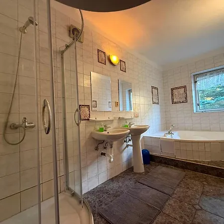 Dom Pri Masi - The Lakeside House *