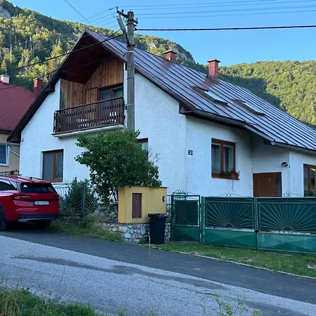 Dom Pri Masi - The Lakeside House *